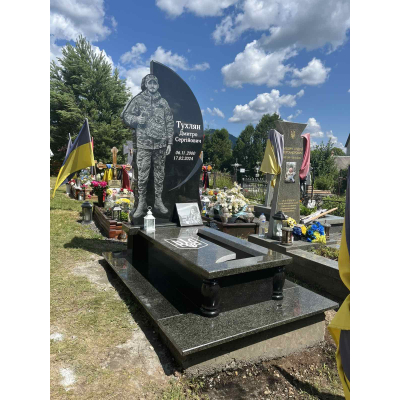 Памятник военному в полный рост